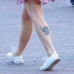 وشم مع طفل الجد بولوم على ساق الفتاة - وشم الشارع 09/14/2020 - 8