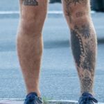 وشم الأسلاك الشائكة - نقوش - التواريخ وشبكات العنكبوت على ساق الرجل - وشم الشارع 09/14/2020-4