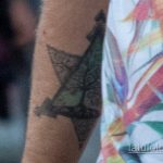 صورة وشم لفتاة وبوكيمون بيكاتشو على ذراع رجل - وشم الشارع 09/14/2020-5