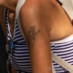 وشم النمر غير الناجح على الكتف الأيسر للمرأة - وشم الشارع 09/14/2020 - 2