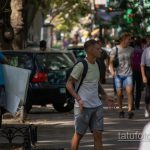 شاب يحمل وشمًا على ذراعيه وساقيه - وشم الشارع 09/14/2020 - 2