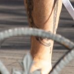 وشم السجن على جسد الرجل - أغلال ونقوش - وشم الشارع 09/14/2020 - 2