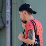 وشم بوجه تمثال المفكر على يد الرجل - وشم الشارع 14/09/2020 - 4