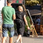 صورة وشم مع أنماط ونقوش الماوري على يد رجل بكاميرا نيكون في يد فتاة - وشم الشارع 14/09/2020 - 2