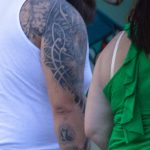 وشم مع أنماط ومحارب فايكنغ على ذراع رجل ملتح كبير - وشم الشارع 09/14/2020 - 8