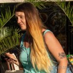 وشم زهرة على منحنى ذراع الفتاة - وشم الشارع 09/14/2020 - 3