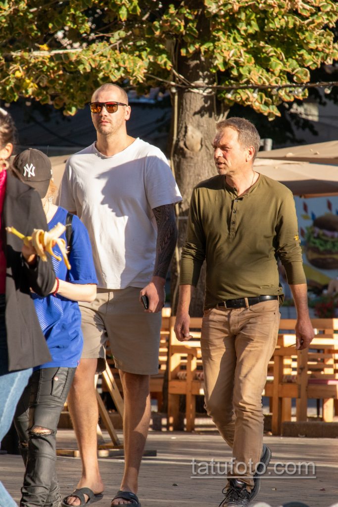 وشم مع أنماط وخطوط على اليد اليسرى للرجل - وشم الشارع 09/14/2020 - 2