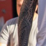 وشم مع أنماط وخطوط على اليد اليسرى للرجل - وشم الشارع 09/14/2020 - 9