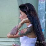 وشم ملون بالورود على الذراع اليسرى للفتاة - وشم الشارع 09/14/2020 - 4