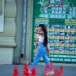 وشم ملون بالورود على الذراع اليسرى للفتاة - وشم الشارع 14/09/2020 - 1