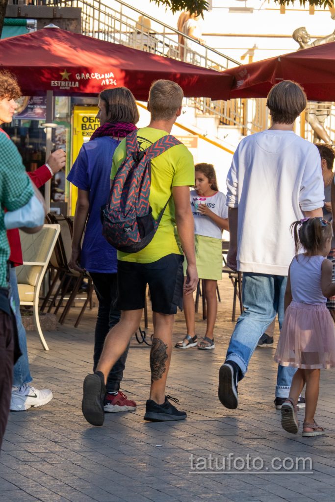 وشم قناع شيطان ياباني وكوبرا أسفل ساق الرجل - وشم الشارع 14/09 / 2020-4