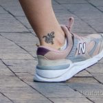 وشم السمندل الصغير أسفل ساق الفتاة - وشم شارع 09/14/2020 - 3