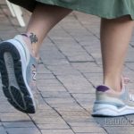 وشم السمندل الصغير أسفل ساق الفتاة - وشم شارع 09/14/2020 - 2