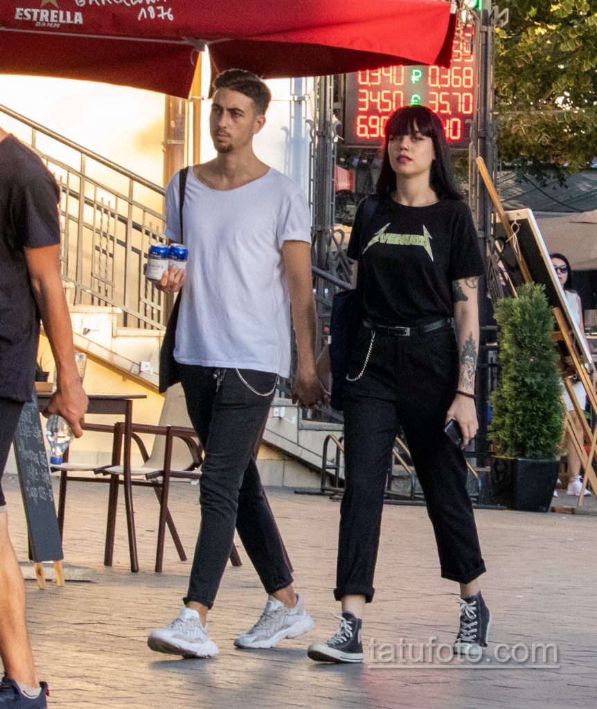 وشم كزة اليد مع صورة لفتاة على الذراع اليسرى لفتاة صغيرة - وشم الشارع 09/14/2020 - 2