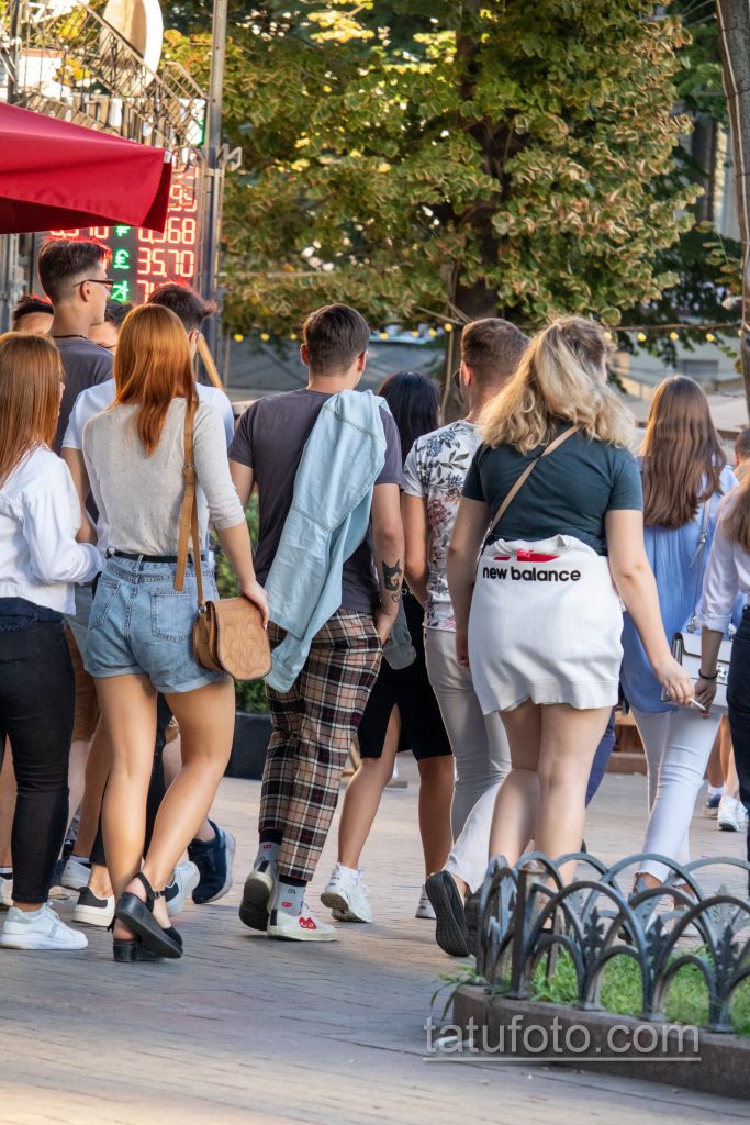 وشم أسود مع كمامة كلب الراعي على الذراع اليسرى للرجل - وشم الشارع 09/14/2020 - 3