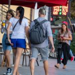 وشم شريط أسود تحت غنيمة الفتاة والهيروغليفية على الرقبة خلف العصر - وشم الشارع 09/14/2020-3