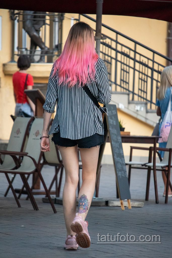 وشم ملون مع كس في أسفل ساق الفتاة - وشم الشارع 09/14/2020 - 3
