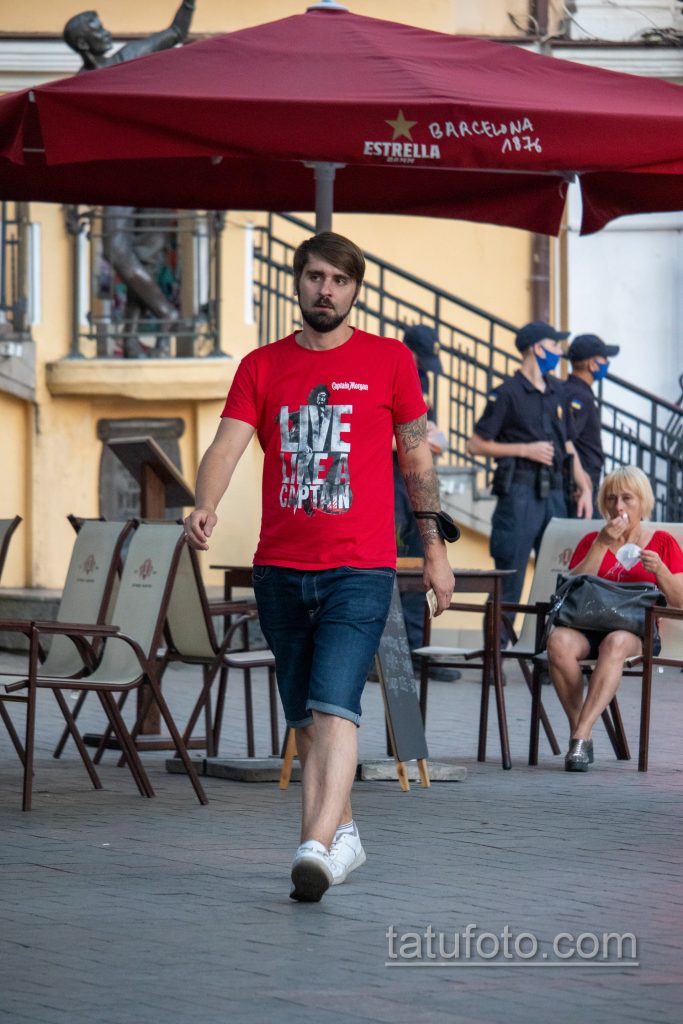 ماندالا وشم زهرة على ذراع الرجل الأيسر - وشم الشارع 09/14/2020 - 1