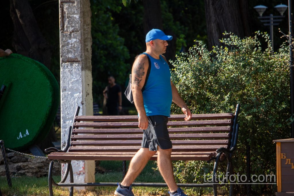 وشم وجه بيت على كتف الرجل الأيمن - وشم الشارع 14/09/2020 - 1