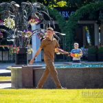 وشم روز على ذراع وعنق الحارس في الحديقة - وشم الشارع 14/09/2020 - 3