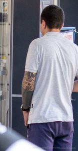 Maoryskie wzory tatuaży i blackwork na lewym ramieniu faceta - 17.09.2020 - 2