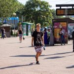 Tatuaż czaszki z twarzą dziewczyny i płomieniem na ramieniu młodego faceta - 17.09.2020 - 1