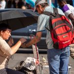 Nieudany tatuaż smoka na lewej ręce mężczyzny - 17.09.2020 - 2