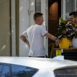 Tatuaż kota z geometrycznymi liniami na dłoni faceta - 17.09.2020 - 4