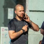 Tatuaż samuraj w zbroi na tle słońca na dłoni faceta - 17.09.2020 - 4