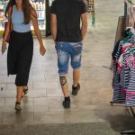 Młody chłopak z wytartym wilczym tatuażem na dole nogi - 17.09.2020 - 6