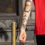 Facet z tatuażem węża - głowa dziewczyny i kołki - 17.09.2020 - 3