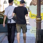 Tatuaż na twarzy mężczyzny z czaszką i gałęziami - 17.09.2020 - 4