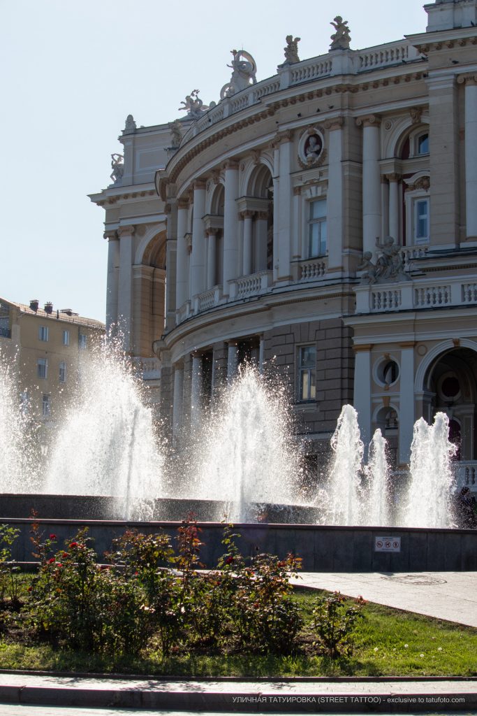 Zdjęcia osób przy fontannie w pobliżu Opery - 17.09.2020 - 8