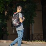 Tatuaż z czaszką zwierzęcia i lasem na prawej ręce faceta - 17.09.2020 - 1