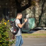 Tatuaż z czaszką zwierzęcia i lasem na prawej ręce faceta - 17.09.2020 - 4