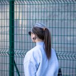 Tatuaż Skorpion za uchem dziewczynki i napis na szyi - SIYAY - 17.09.2020 - 5