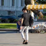 Tatuaże z górami i świerkiem na dłoni faceta - 17.09.2020 - 1