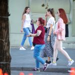 Kobieta z kwiatowym tatuażem na łokciu - 17.09.2020 - 1