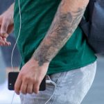 Tatuaż z dzikim kotem i latarnią na dłoni mężczyzny - 17.09.2020 - 8