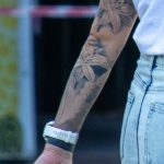 Tatuaż na rękawie z okiem Ra i motylem dla dziewczynki - 17.09.2020 -