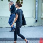 Tatuaż z wielorybem na lewym ramieniu dziewczyny - 17.09.2020 - 11