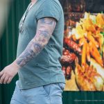 Tatuaż oka z zegarem i portretem dziewczynki na lewej ręce mężczyzny - 17.09.2020 - 2