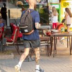 Tatuaż z portretami kosmitki na dole nogi faceta - 17.09.2020 - 3