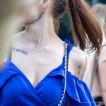 Tatuaż napis MODERATE na twarzy i szyi dziewczynki - 17.09.2020 - 1