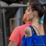 Tatuaż napis MODERATE na twarzy i szyi dziewczynki - 17.09.2020 - 9