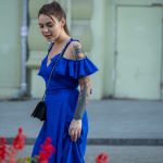 Tatuaż w stylu treshpolka z portretem dziewczynki na lewym ramieniu i ramieniu młodej dziewczyny - 9