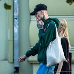 Tatuaż z sierpem na twarzy faceta i napisem NESS z twarzą diabła na dłoni - 17.09.2020 - 6