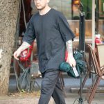 Tatuaż z portretem dziewczynki i czaszką z pajęczyną na lewej ręce mężczyzny - 17.09.2020 - 9