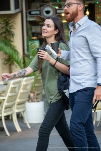 Tatuaż z kwiatami na przedramieniu prawej ręki dziewczyny - 17.09.2020 - 3