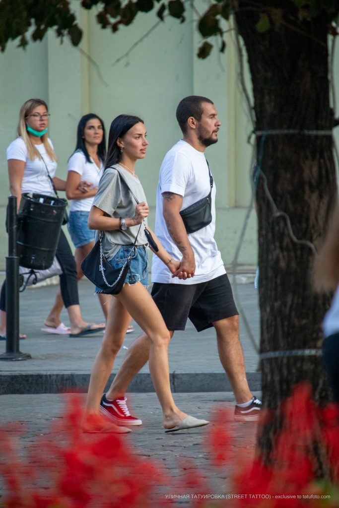 Tatuaż z wielkimi literami na prawej ręce faceta - 17.09.2020 - 4